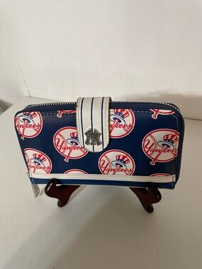New York Yankees Loungefly Wallet